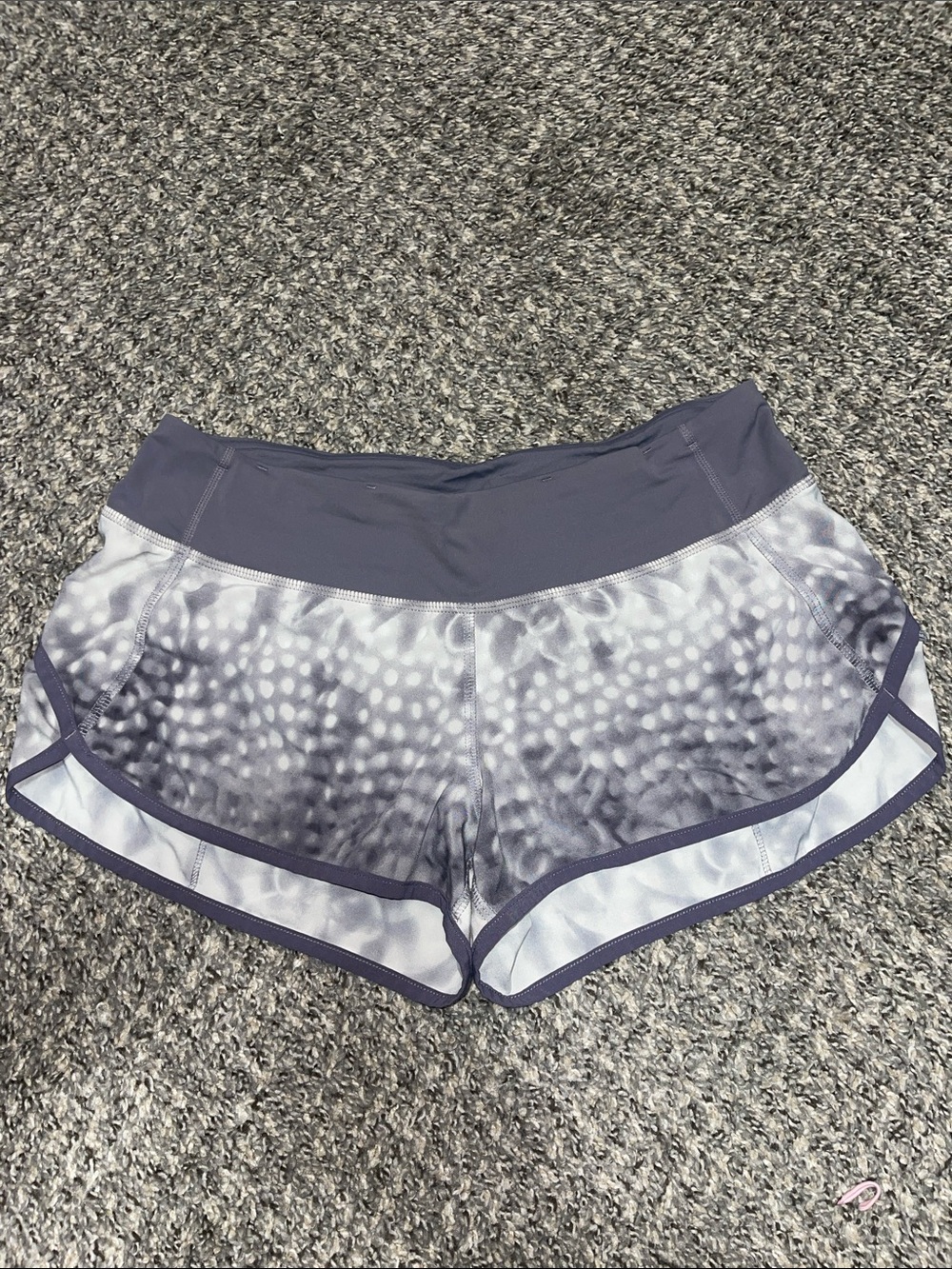 Lululemon Speed Shorts - Snowy Owl; Size 6
